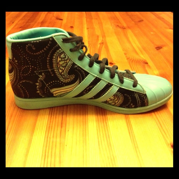 TRADE for @corinaredz Blue Paisley Print Adidas