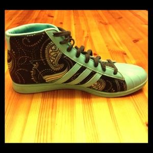 TRADE for @corinaredz Blue Paisley Print Adidas