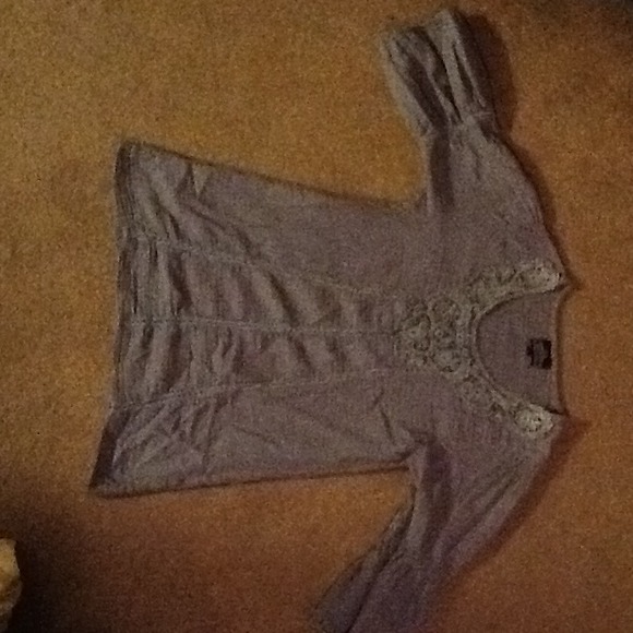 3/4 green sleeve shirt