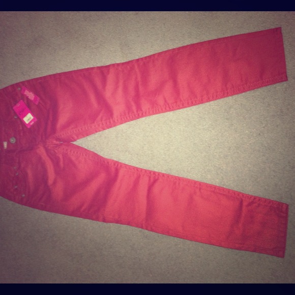 Faux leather pants in red