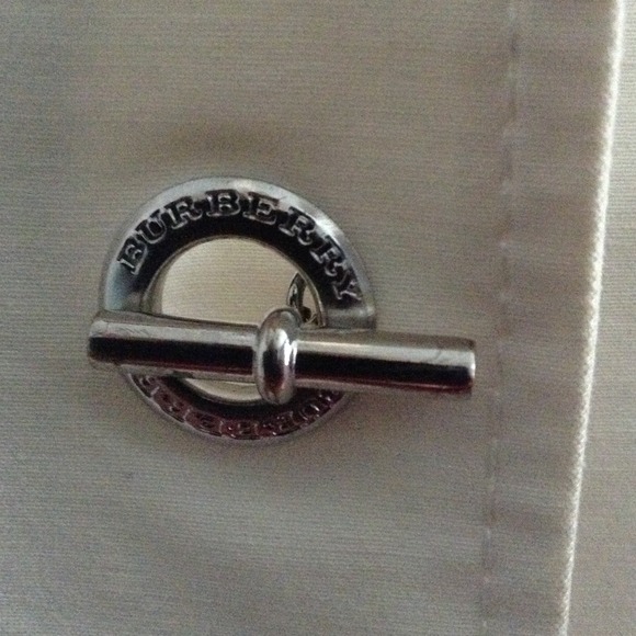 BURBERRY JACKET💯 AUTH GR8 BUY - Picture 3 of 4