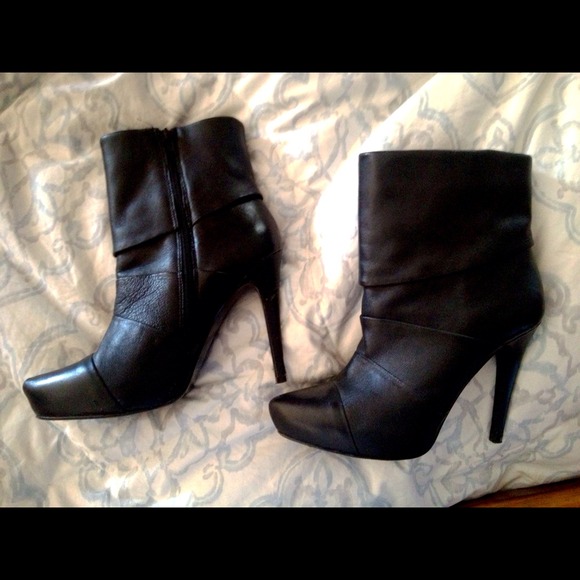 Steve Madden Black booties! Only wore once
