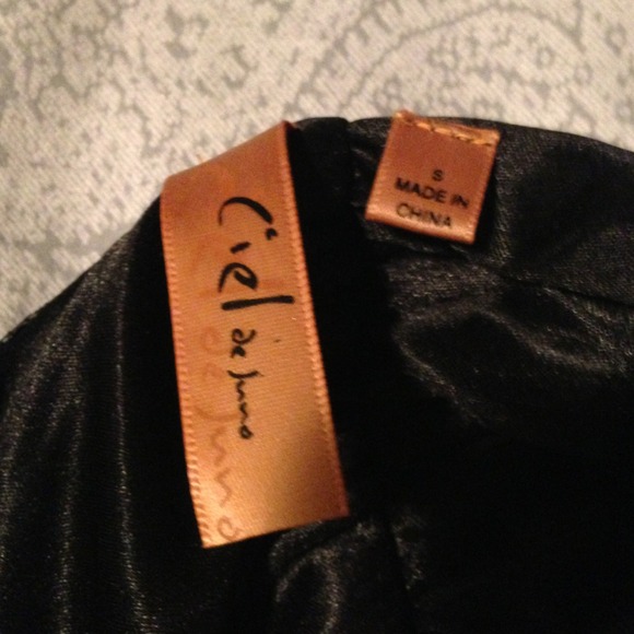 Halter top - Picture 3 of 4