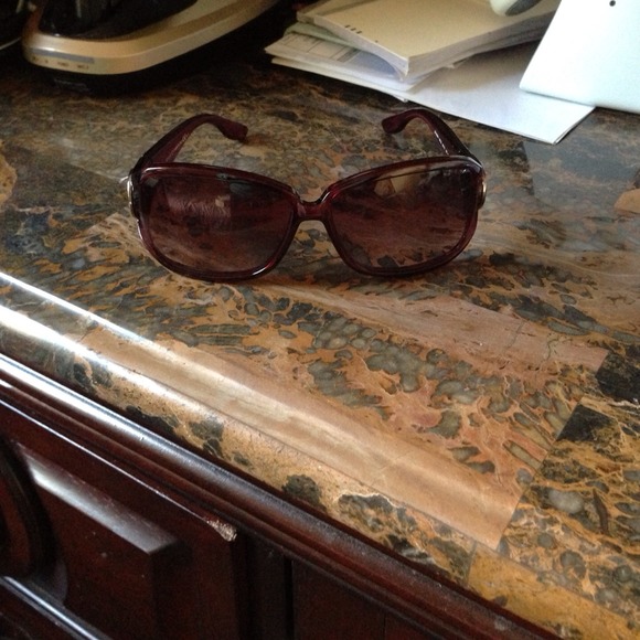 Gucci purple sunglasses - Picture 3 of 4