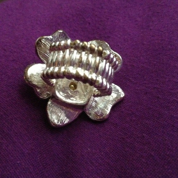 Flower Ring - Picture 2 of 2
