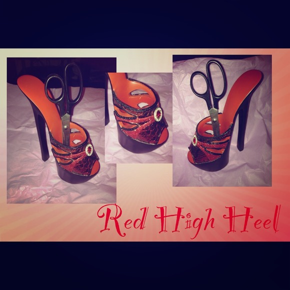 🔴Reserved for @baboski0499 Diva Red Heel Figurine