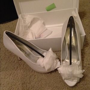 Brand new, cute white heels!