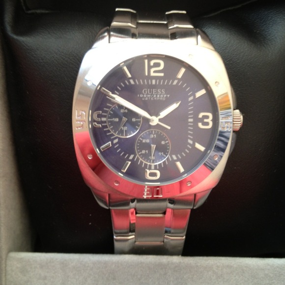 *SOLD* NWOT guess watch