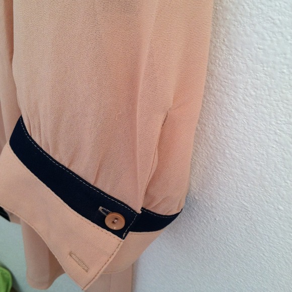 Vintage-inspired bow blouse - Picture 4 of 4