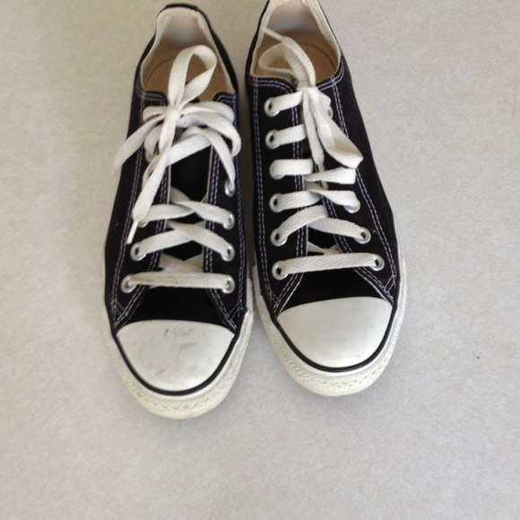 SOLD!!!!🌟AUTHENTIC CONVERSE CHUCK TAYLOR'S BLACK