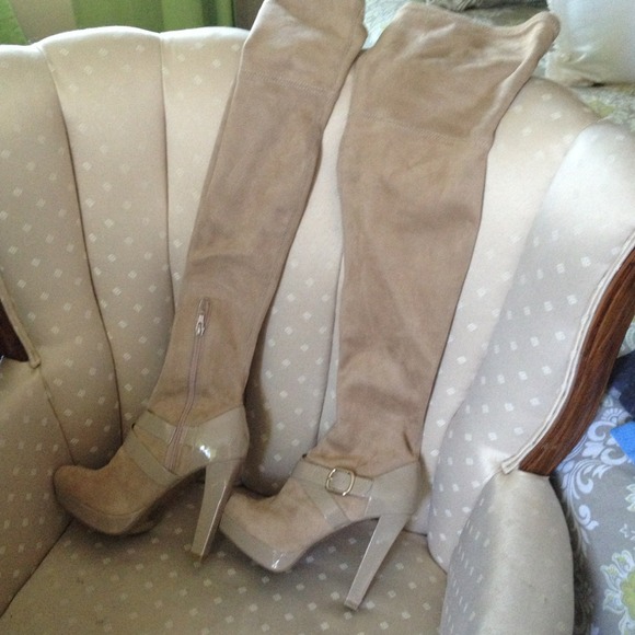 Over the knee beige boots! Jennifer Lopez boots! - Picture 2 of 2