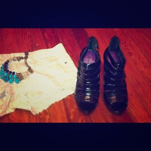 RESERVED for @mrsdia until the 27 Black heels !!