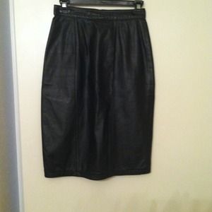 Sleek Genuine leather black pencil skirt