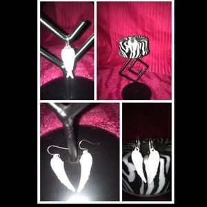 White Angel Wing earrings👼