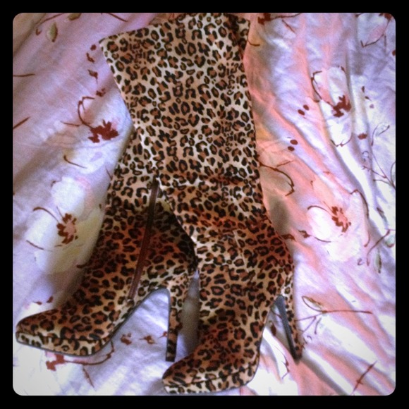 *reservedNew, never been worn cheetah print boots!