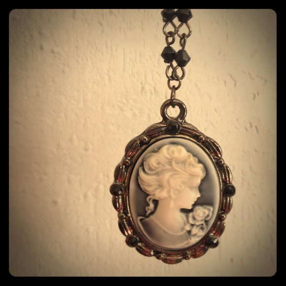 BUNDLED! Portrait necklace
