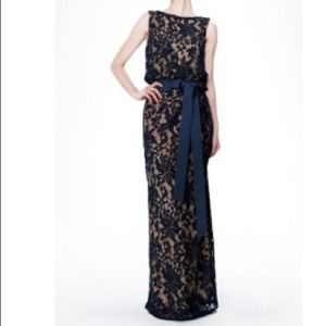 •PRICE REDUCED•Tadashi Shoji navy embroidered gown