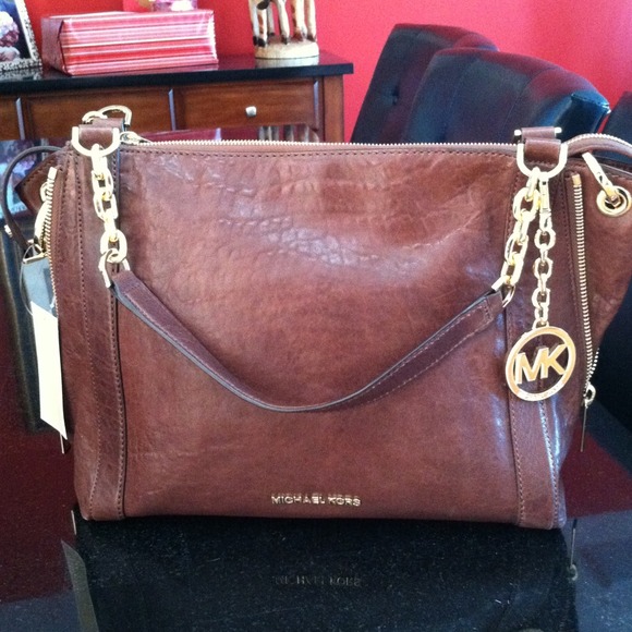 Michael Kors Handbags - NWT gorgeous Michael Kors brown leather bag
