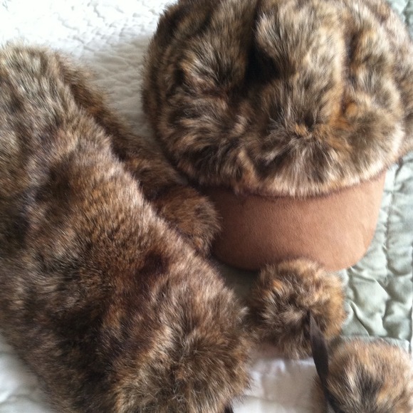 Super cute fur hat with matching neck warmer