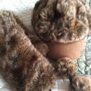 Super cute fur hat with matching neck warmer