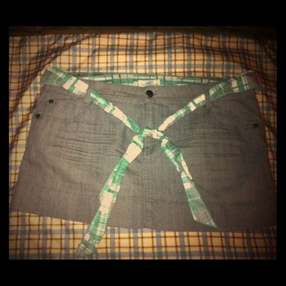 Cute grey jean skirt! - Picture 1 of 2