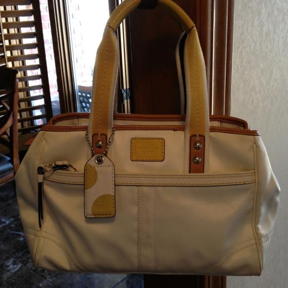 Dropping price again !! $25 Today🌺!