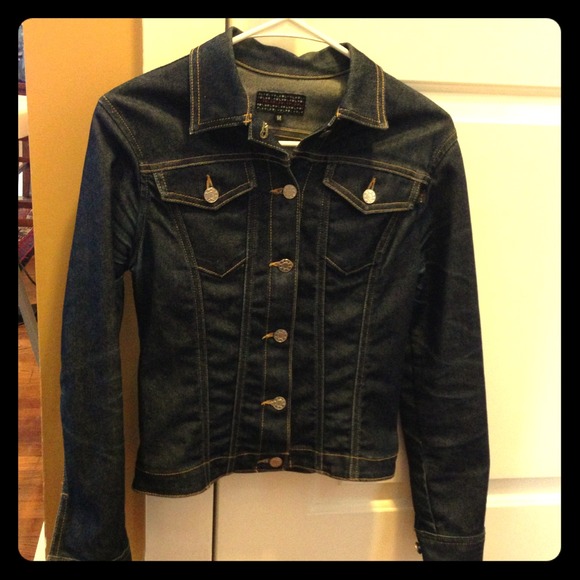 💖💖Reeeally cute denim jacket!!