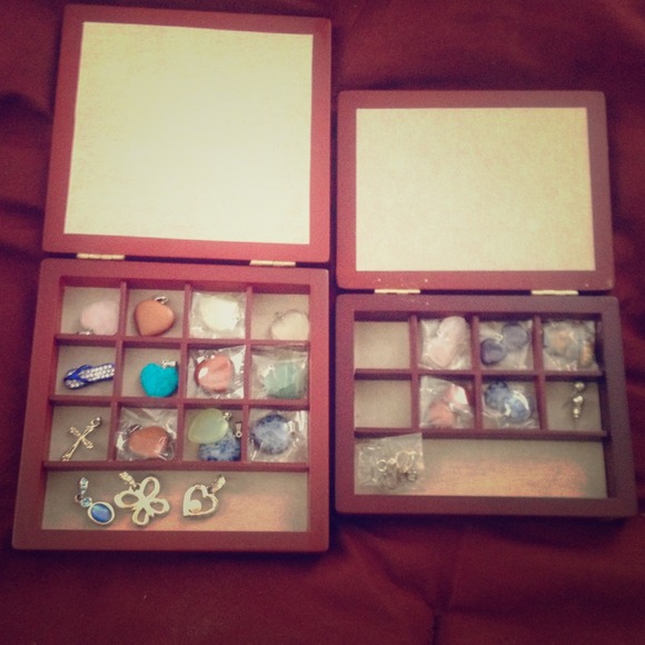 Changeable earring and necklace kits