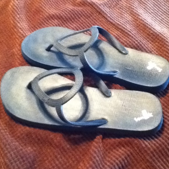 Black sanuks