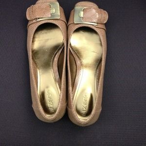 Liz Claiborne flats in beige.. Brand new