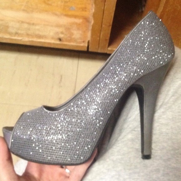 High heels - Picture 3 of 4