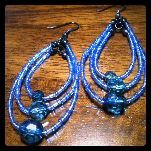 💥Sold in Bundle💥Blue Beaded Hoop Earrings!