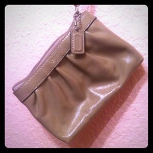 🌟Reduced!🌟 Authentic Tan Coach Clutch