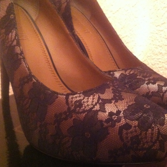 Colin Stuart Lace Pumps - Picture 4 of 4