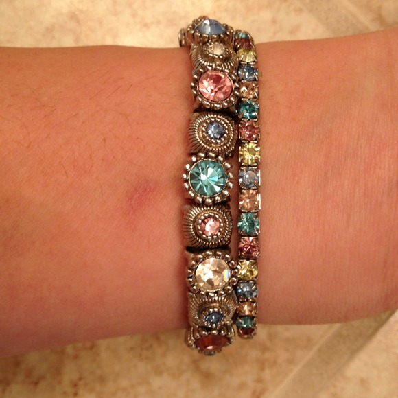 Two bracelets. - Picture 2 of 4