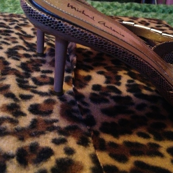 Heels - Picture 3 of 3