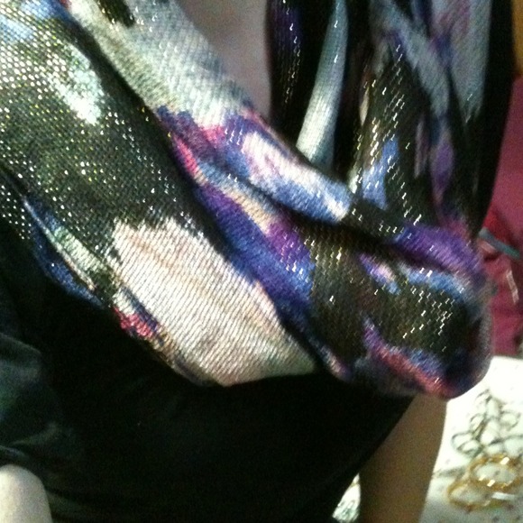 Multi colored scarf - Picture 1 of 3
