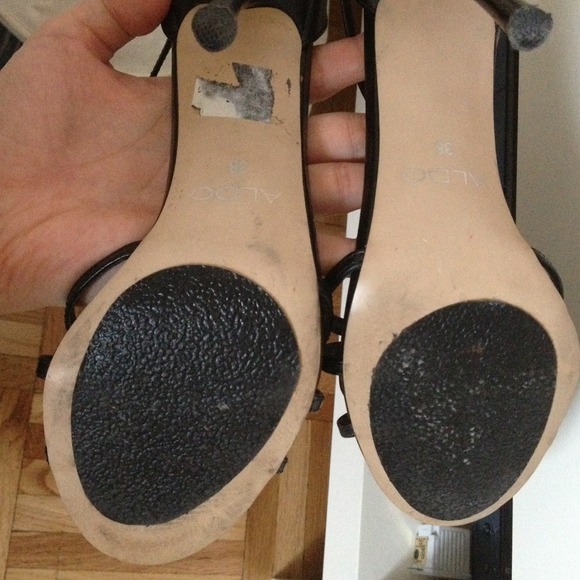 ⬇REDUCED!! Black ALDO heels with rosettes - Picture 3 of 4