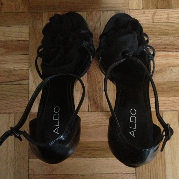 ⬇REDUCED!! Black ALDO heels with rosettes - Picture 4 of 4