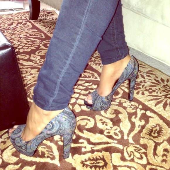 Nine West Shoes - HOLD for mskfar Nine West Paisley Pumps NWOT