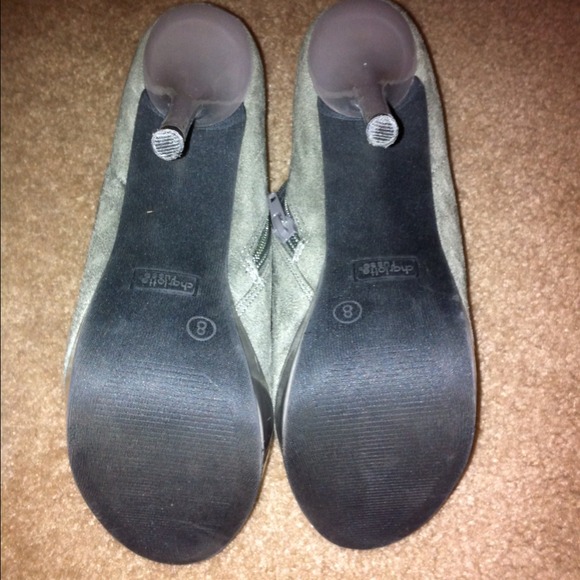 🔴SOLD🔴NEVER WORN gray suede ankle booties! - Picture 2 of 3