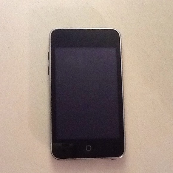 iPod touch 3rd generation 8gb! ☺