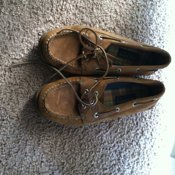 Brown sperry top sider shoes!