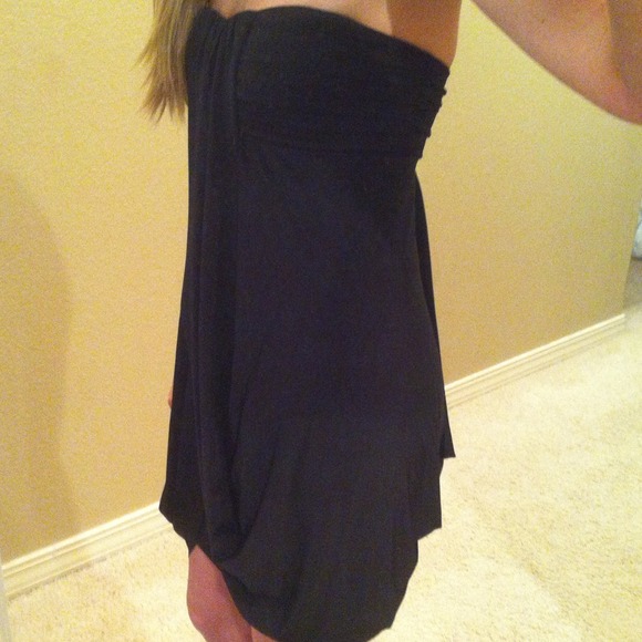 Black dress - Picture 2 of 4