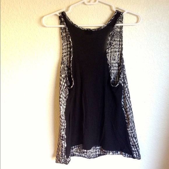 Bundled: Cute Patterned Top - Picture 2 of 2