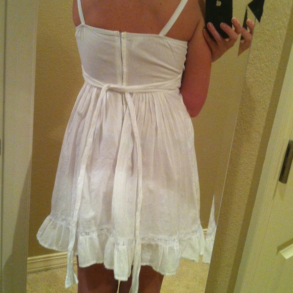White dress - Picture 2 of 2