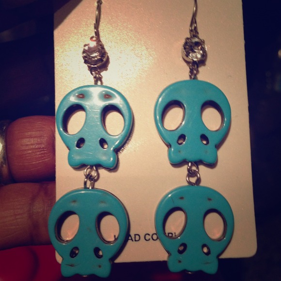 Skulls earring
