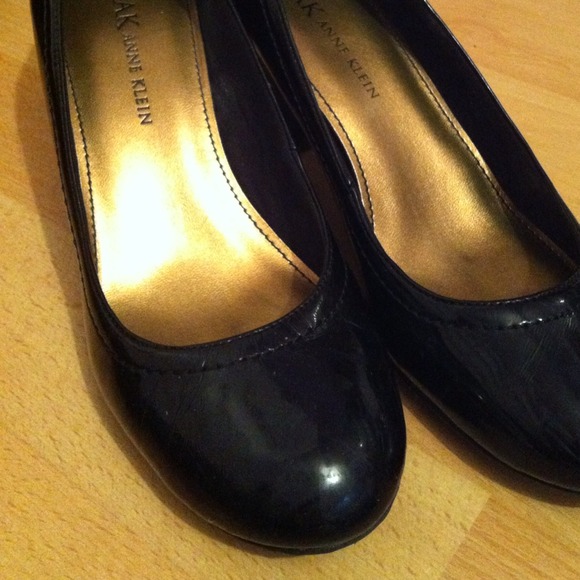 Shoes - Picture 2 of 4