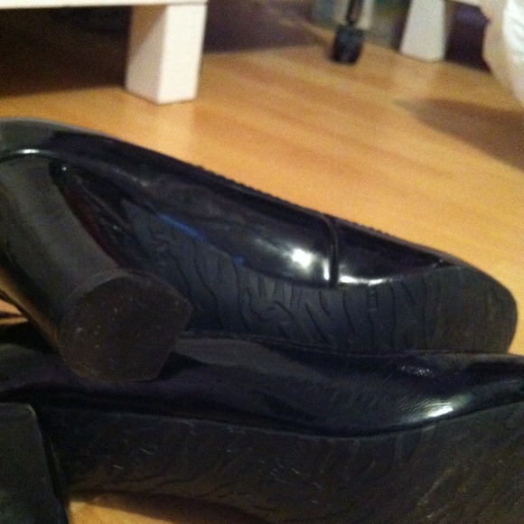 Shoes - Picture 3 of 4
