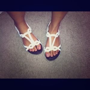 🚫Bundle🚫 black and white sandals for @danielle33